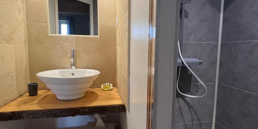 d8b764ed-9b89-4c92-b793-284af79f0e68